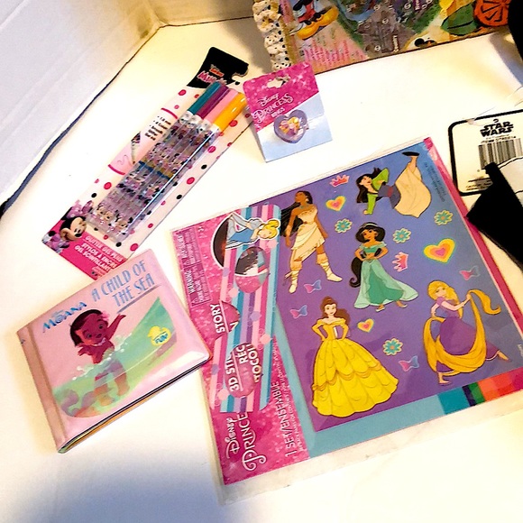 🔴Disney item bundle 4less Star Wars, Gro Gru, princesse, Minnie glitter p… - Picture 5 of 12